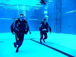 2 Unter Wasser Lauf Haenigser Freibad.jpg