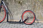 Kostka_Race_06_links_Seitenansicht_Hinterrad_und_Trittbrett.JPG