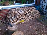 Holz_vor_der_Huette.jpg