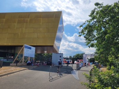 Links-Museum-Mondscheibe-Rechts-Zieleinlauf.jpg