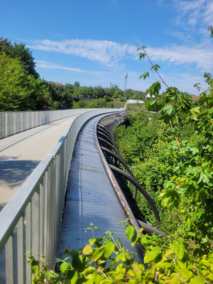 Vaihingen-MA-2023-08-Auf-Autobrücke-Fussweg.jpg
