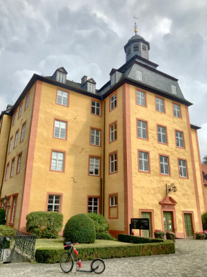 Vor dem Schloss in Gedern