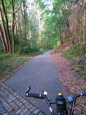 Schussfahrt ins Mühltal hinein (mit &quot;netten&quot; Querrinnen)