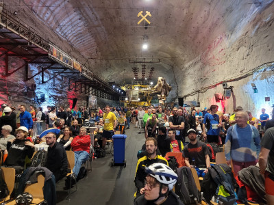 Merkers-MA-2024-vor-Start-grosse-Halle.jpg