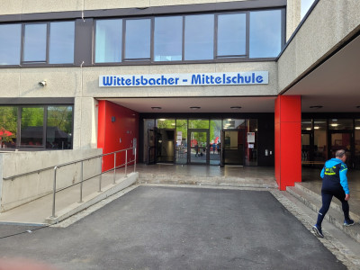 6Std-Lauf-Kelhein-2024-Start-Ziel-Wittelbacher-Mittelschule.jpg