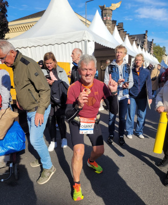 Köln-Marathon-2024-Freude-über-Klassezeit.jpg