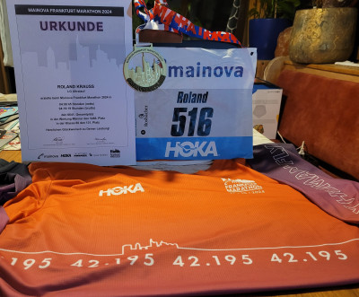 Frankfurt-MA-2024-Urkunde-Start-Nr-Medaille-Langarmshirt.jpg