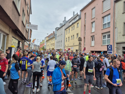 23.Würzburg-MA-2025-Startblockaufstellung-Altstadt.jpg