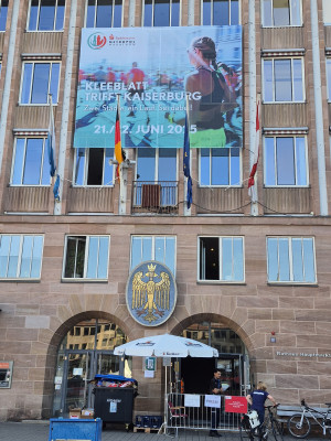 Metropolmarathon-Nürnberg-Fürth-2025-Start-am-Nürnberger-Hauptmarkt.jpg