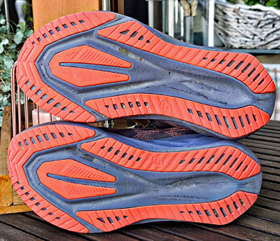 Asics Novablast 5.jpg