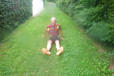 Ammersee-Ultra-2025-Ohne-Schuhprofil-auf-nassen-Gras.jpg