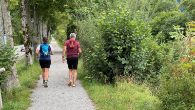 Tegernsee-Marathon-Geradeaus-Weißachdamm.jpg
