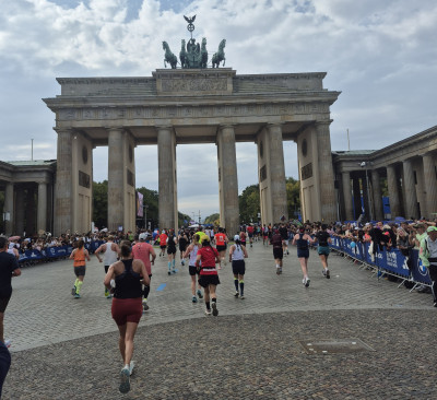 51.Berlin-MA-2025-Endlich-Brandenburger-Tor.jpg