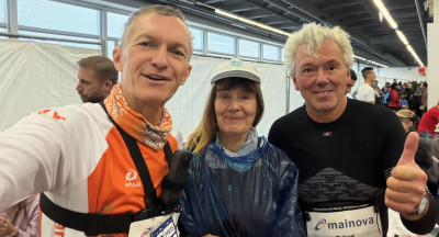 42. Mainova Frankfurt Marathon-2025-Vorm-Lauf-mit-Freunden.jpg