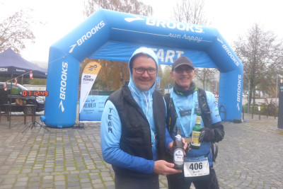 3.Spalter-Hügellandtrail-Ultra-im-Ziel-Bernie-Flo.jpg