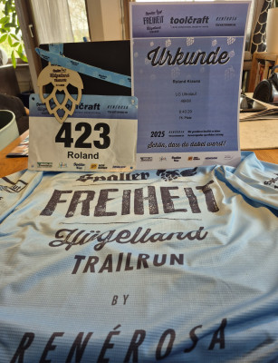 3.Spalter-Hügellandtrail-Ultra-Medaille-Urkunde-Start-Nr-Shirt.jpg